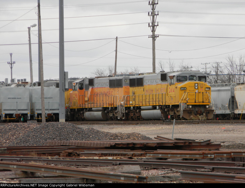 UP 2414 & UP 2298